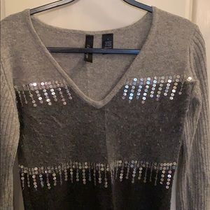Black and gray sweater